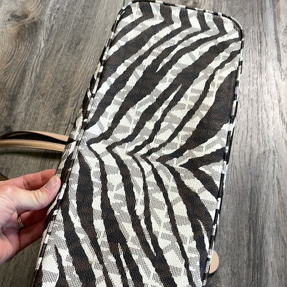 Michael Kors Large Vanilla Tiger Jet Set Multifunction Tote Bag Saffiano Leather - Picture 4 of 11